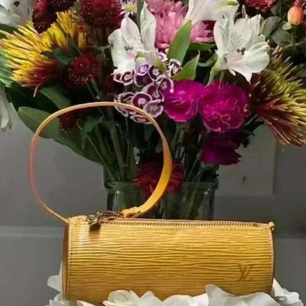 π₯π₯ Authentic Louis Vuitton Yellow Epi Mini Papillon LV Wristlet/Tote/Bag - Picture 2 of 14